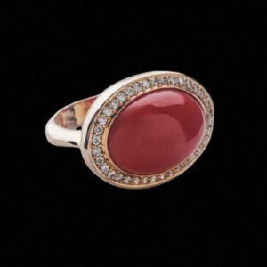 Anello "Bon Ton". Corallo rosso, diamanti, oro 750/1000