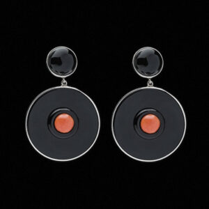 Orecchini "Round". Onice nera, corallo rosso, argento 925/1000