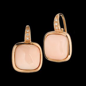 Orecchini "Classic".  Corallo rosa, oro 750/1000