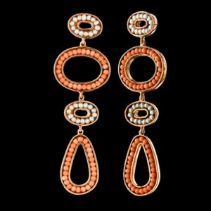 Orecchini "Helios". Corallo, perline, argento 925/1000