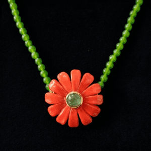 Collier "Fiore" corallo, tormalina, giada, madreperla, oro 18 kt